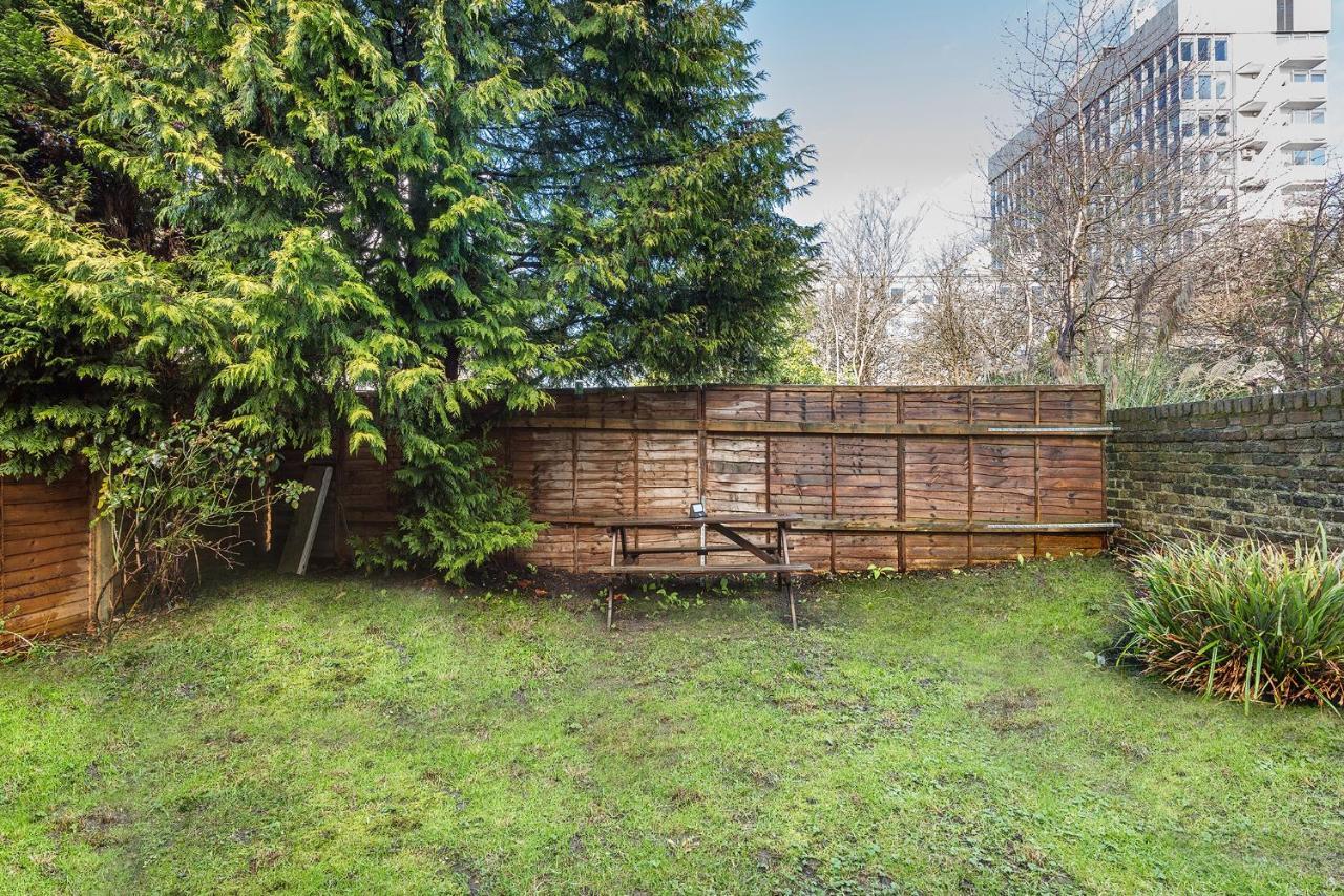 Heart Of Ealing With Garden Londen