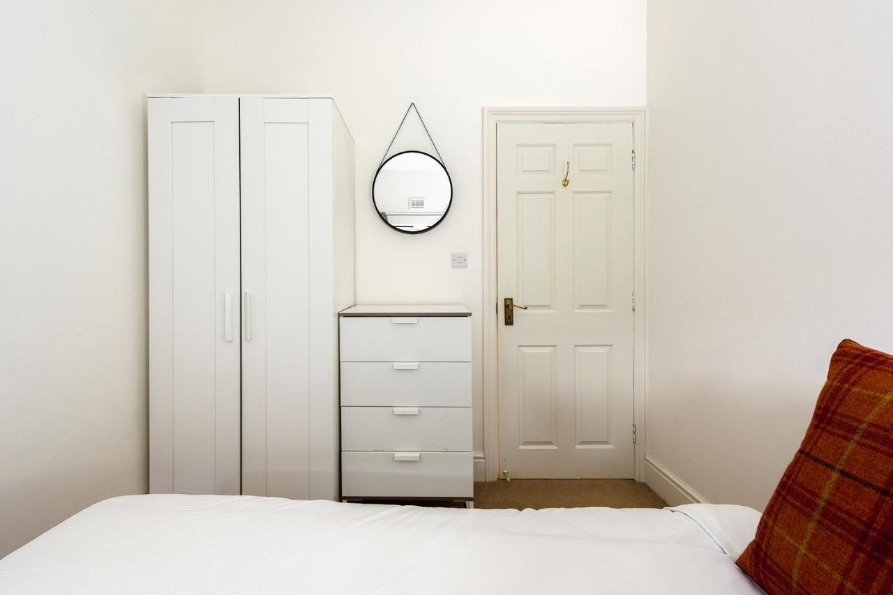 Appartement Heart Of Ealing With Garden Londen