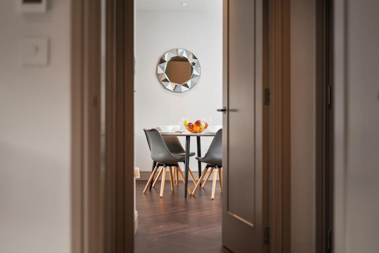 2 Bed Lux Near Free Wifi By Aparts Leilighet London