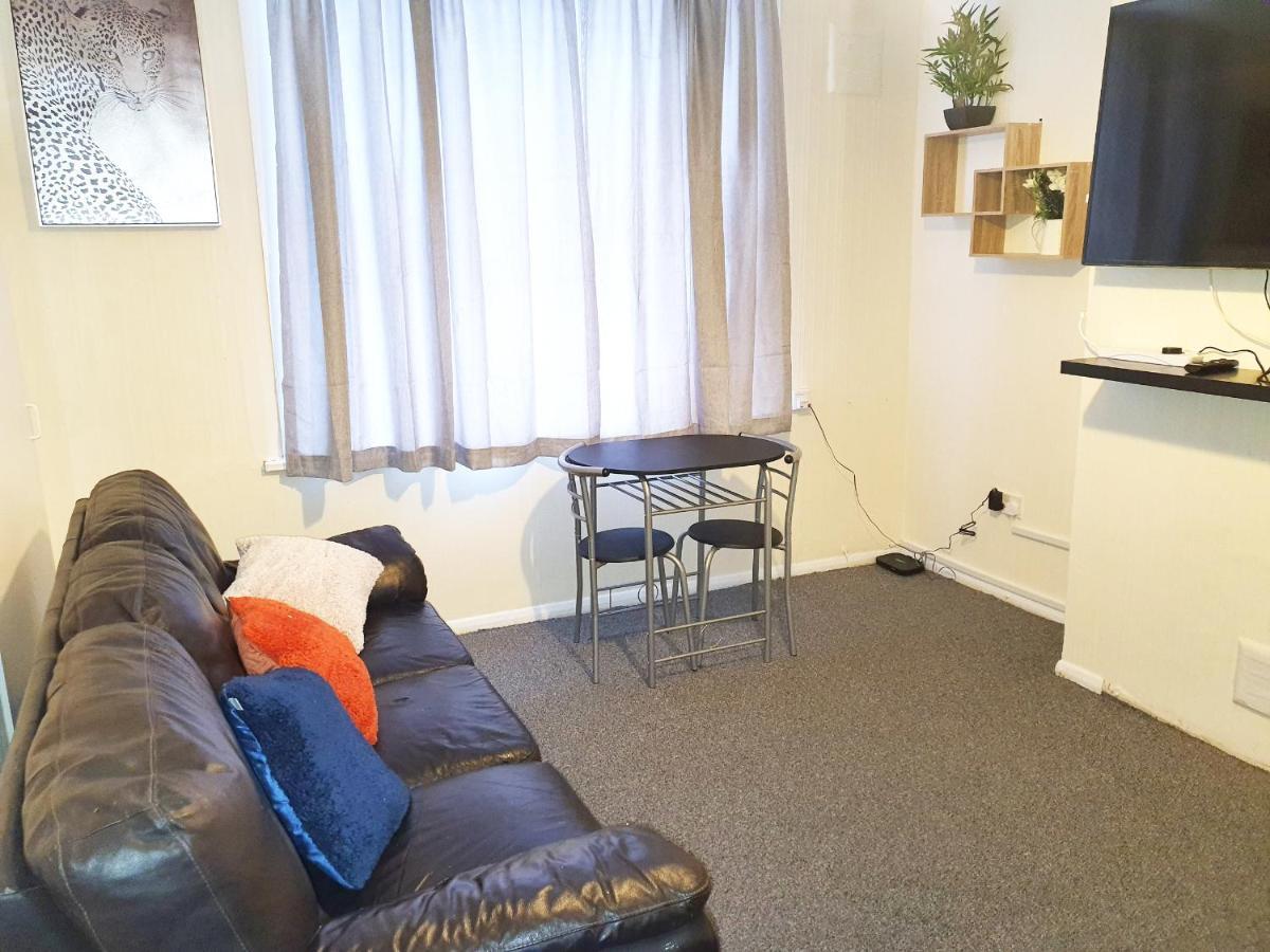 Beautiful Two Bedroom Near O2 Arena Appartamento