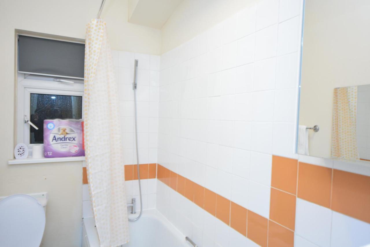 Beautiful Two Bedroom Near O2 Arena Appartamento Londra