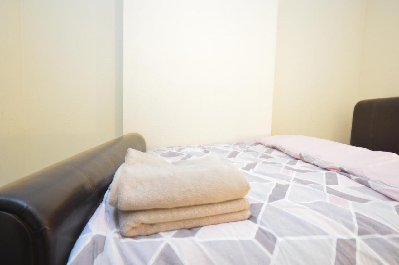 Beautiful Two Bedroom Near O2 Arena * Londra