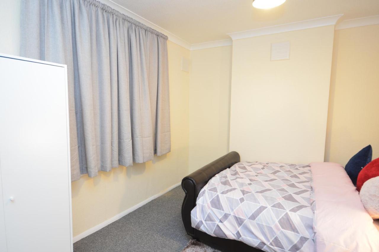 Beautiful Two Bedroom Near O2 Arena * Londra