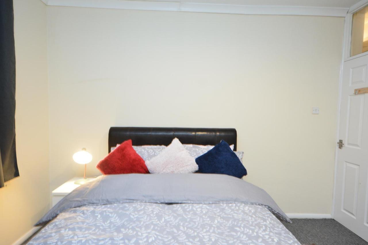 Beautiful Two Bedroom Near O2 Arena * Londra