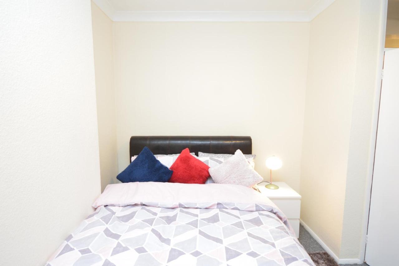 Beautiful Two Bedroom Near O2 Arena * Londra