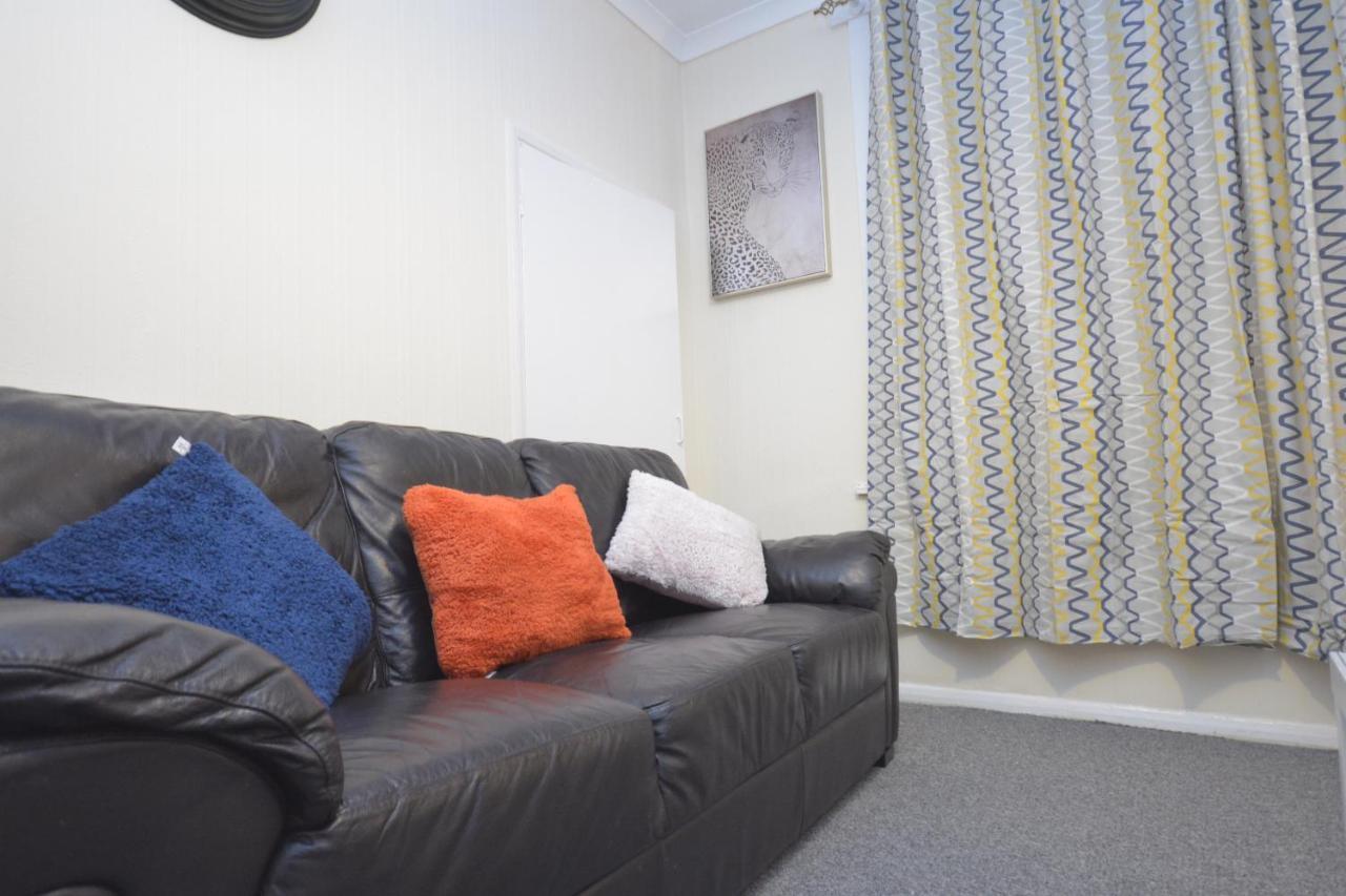 Beautiful Two Bedroom Near O2 Arena Londra