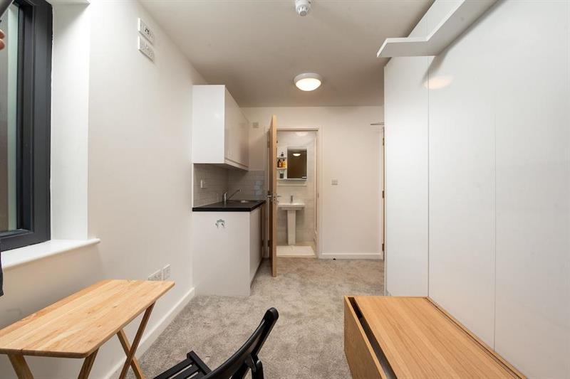 Queen's Drive Aparthotel London