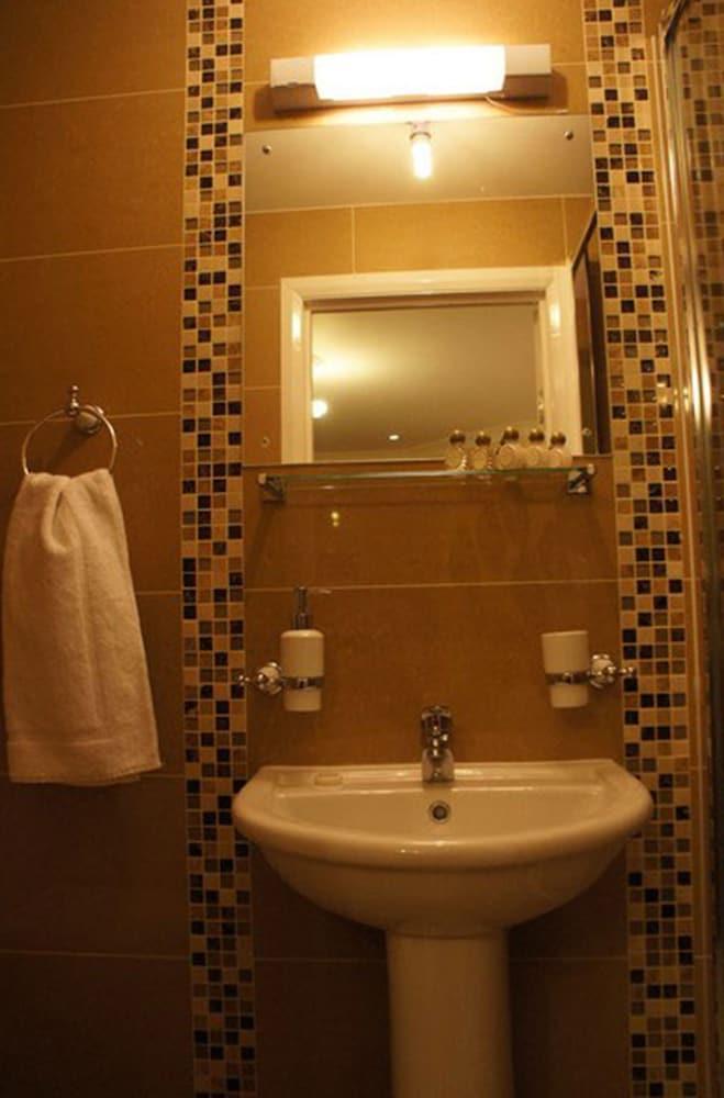 Sapphire Hotell 3*
