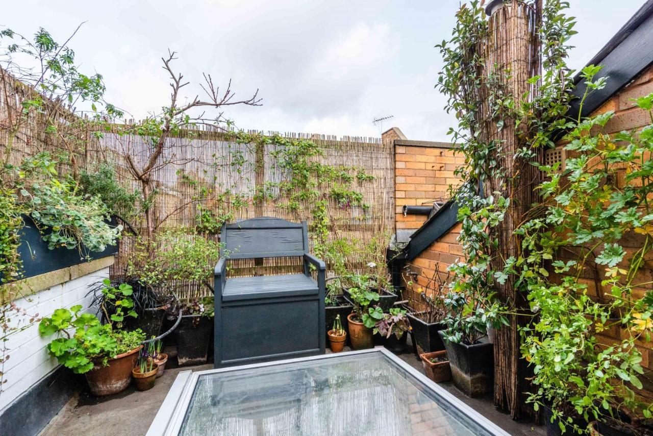 Charming Chiswick Near Ravenscourt Park By Underthedoormat Ferienhaus London