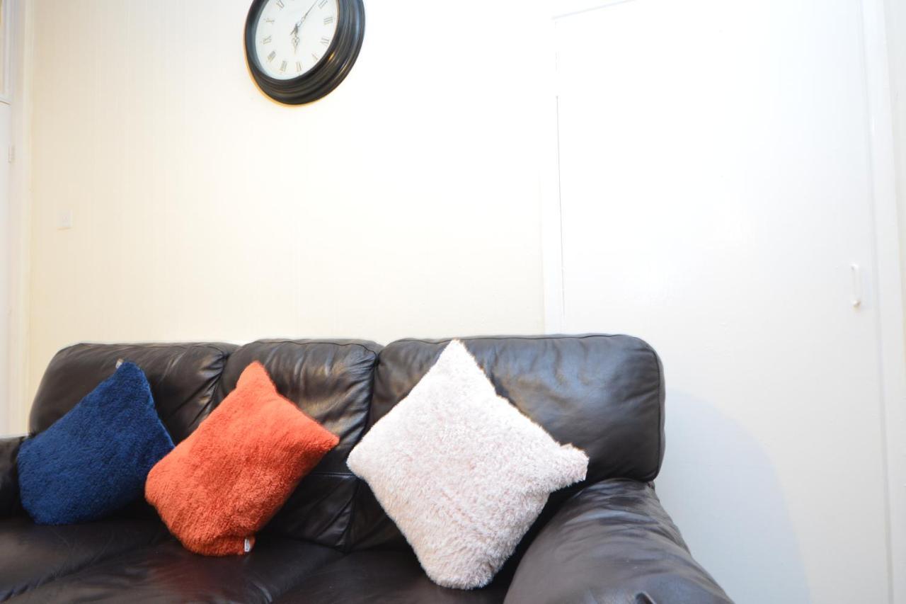Appartamento Beautiful Two Bedroom Near O2 Arena Londra