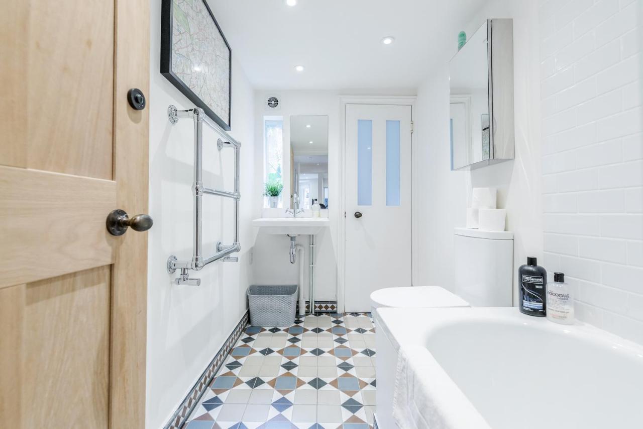 Bonnington Gardens - 1 Bed Open Plan Basement Flat * Londres