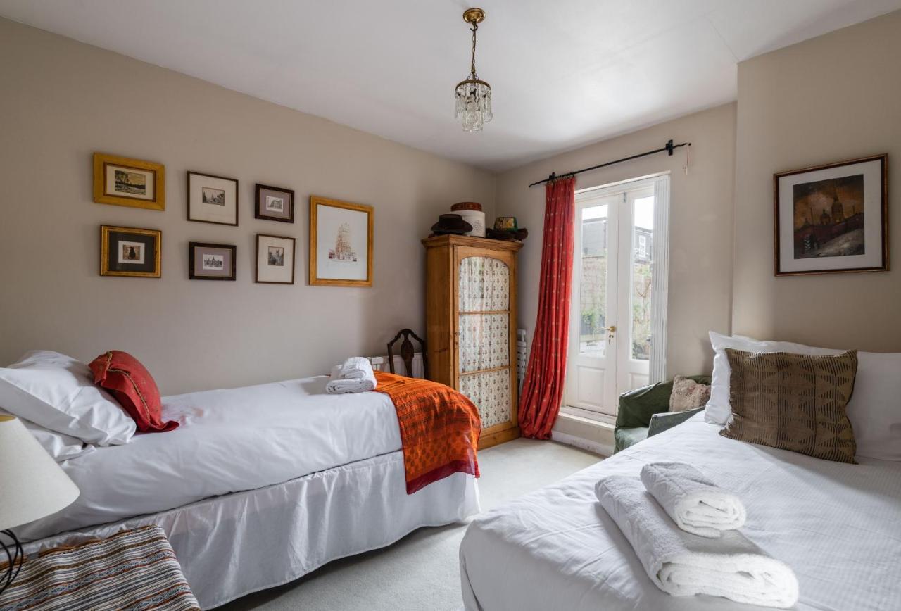 Charming Chiswick Near Ravenscourt Park By Underthedoormat Ferienhaus London
