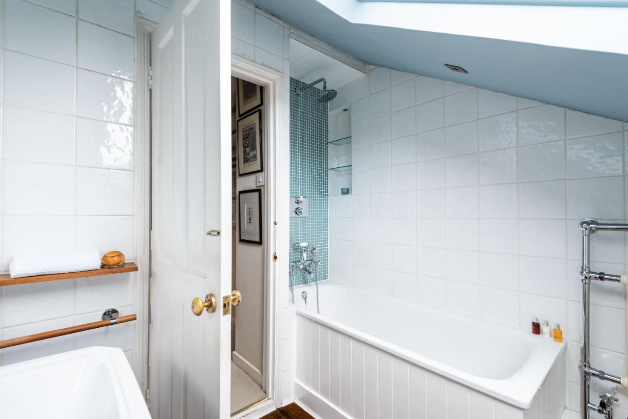 Charming Chiswick Near Ravenscourt Park By Underthedoormat Ferienhaus London