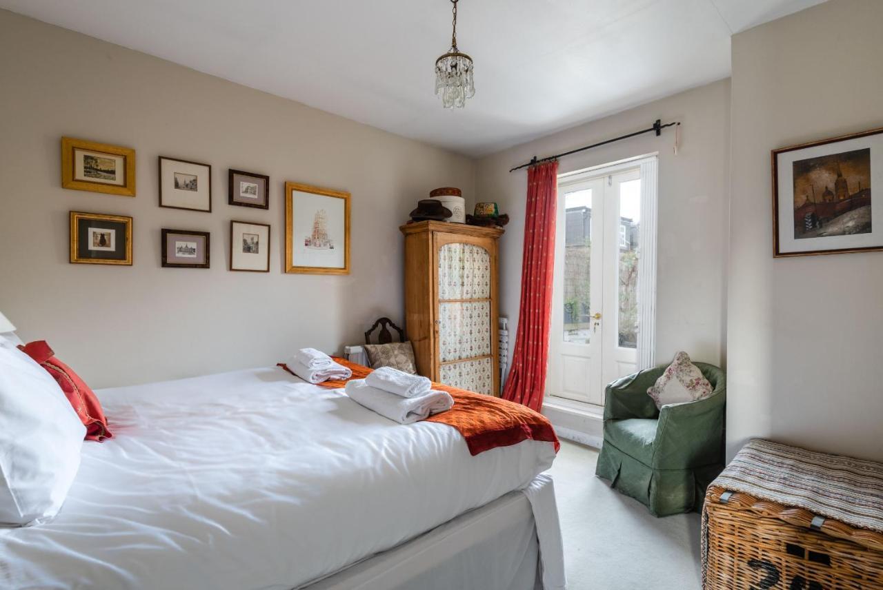 Charming Chiswick Near Ravenscourt Park By Underthedoormat Ferienhaus London