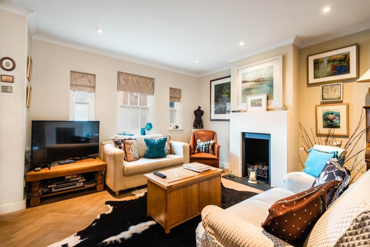 Charming Chiswick Near Ravenscourt Park By Underthedoormat Ferienhaus *