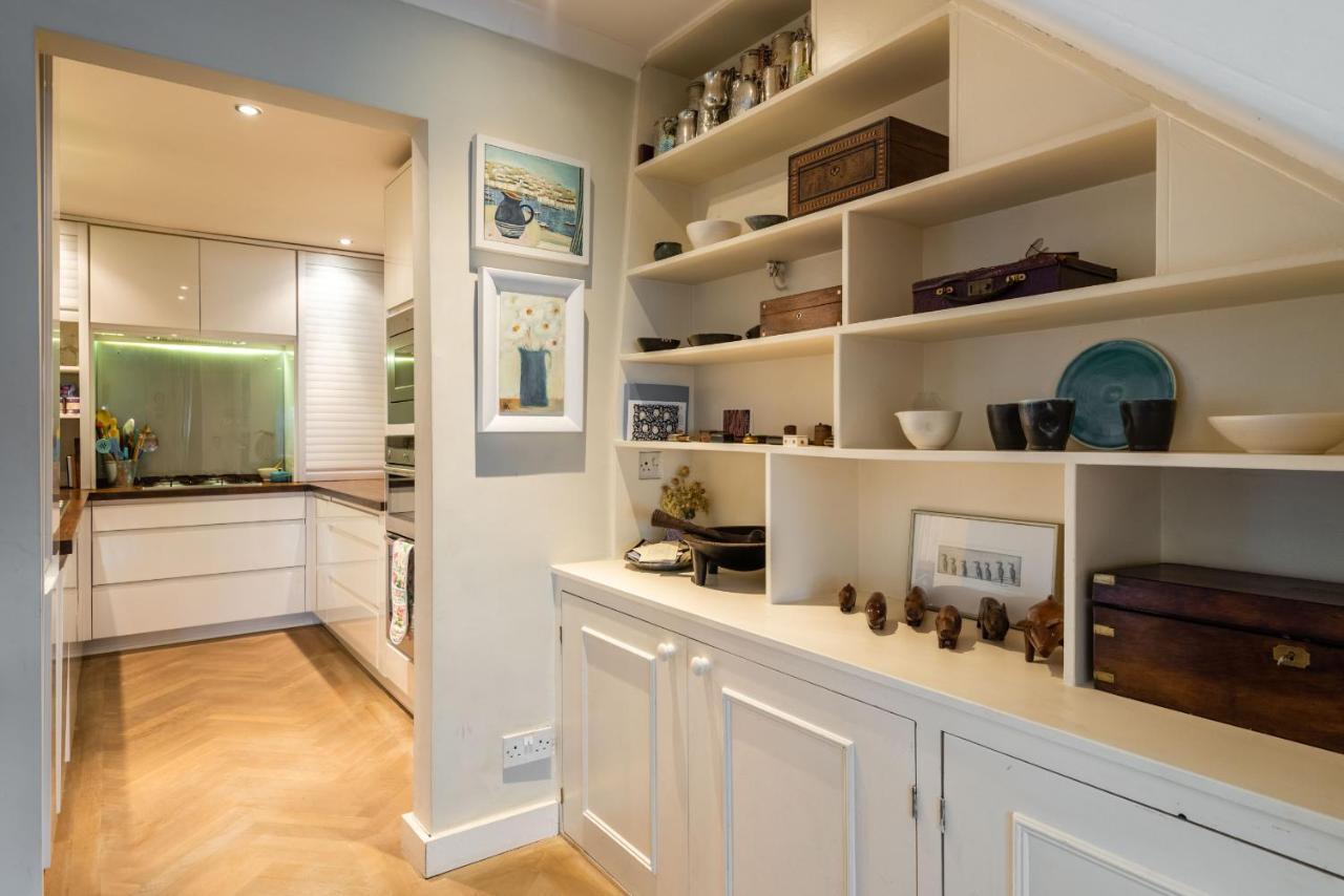 Charming Chiswick Near Ravenscourt Park By Underthedoormat Ferienhaus *