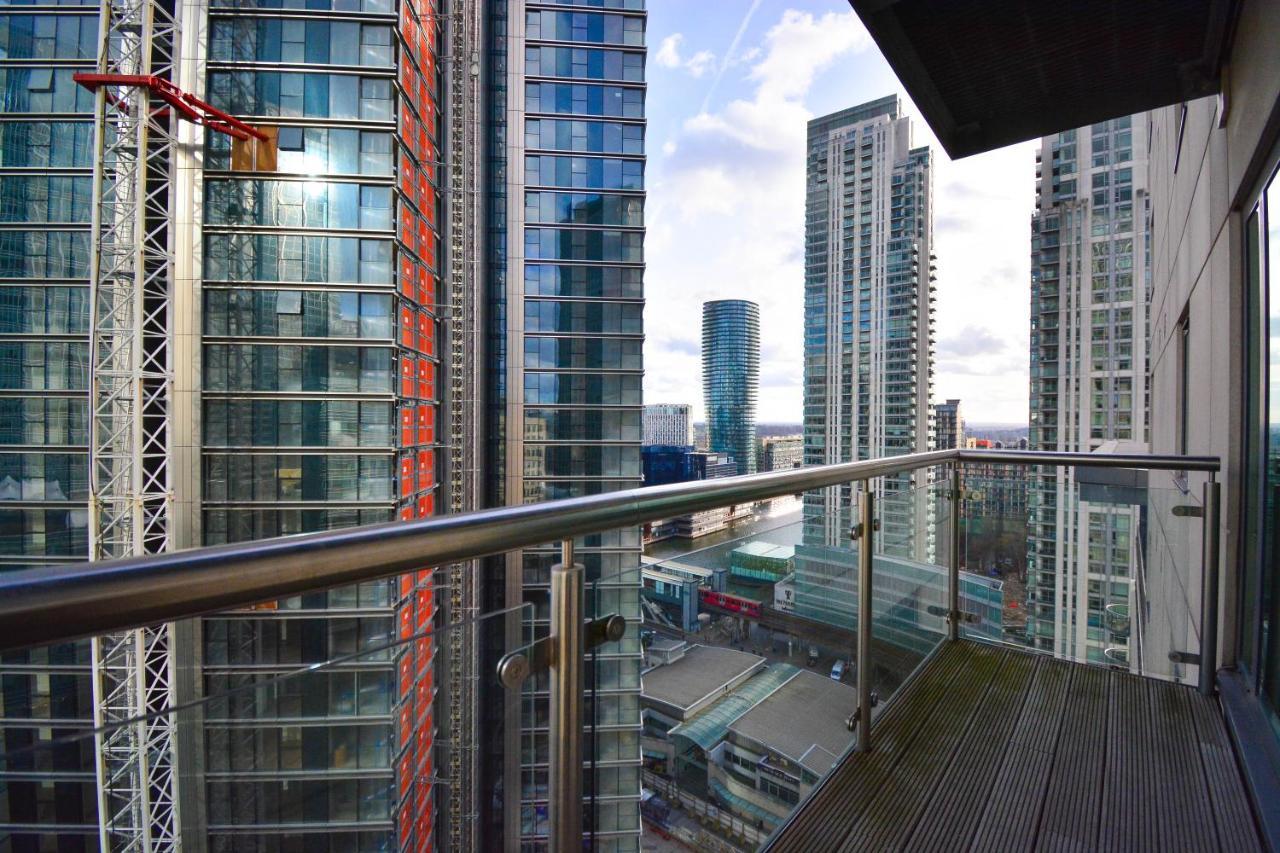 Canary Wharf - Corporate Riverside Apartments London