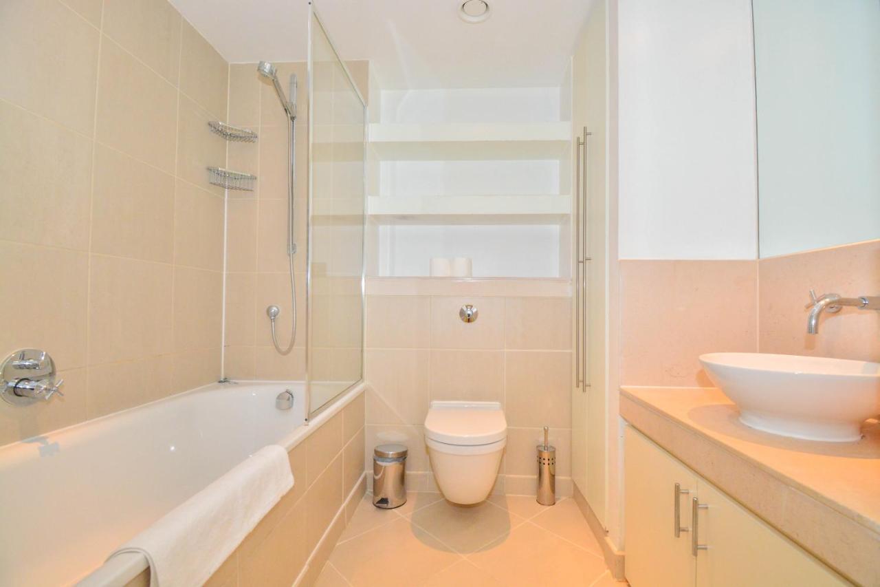 Canary Wharf - Corporate Riverside Apartments Apartment London