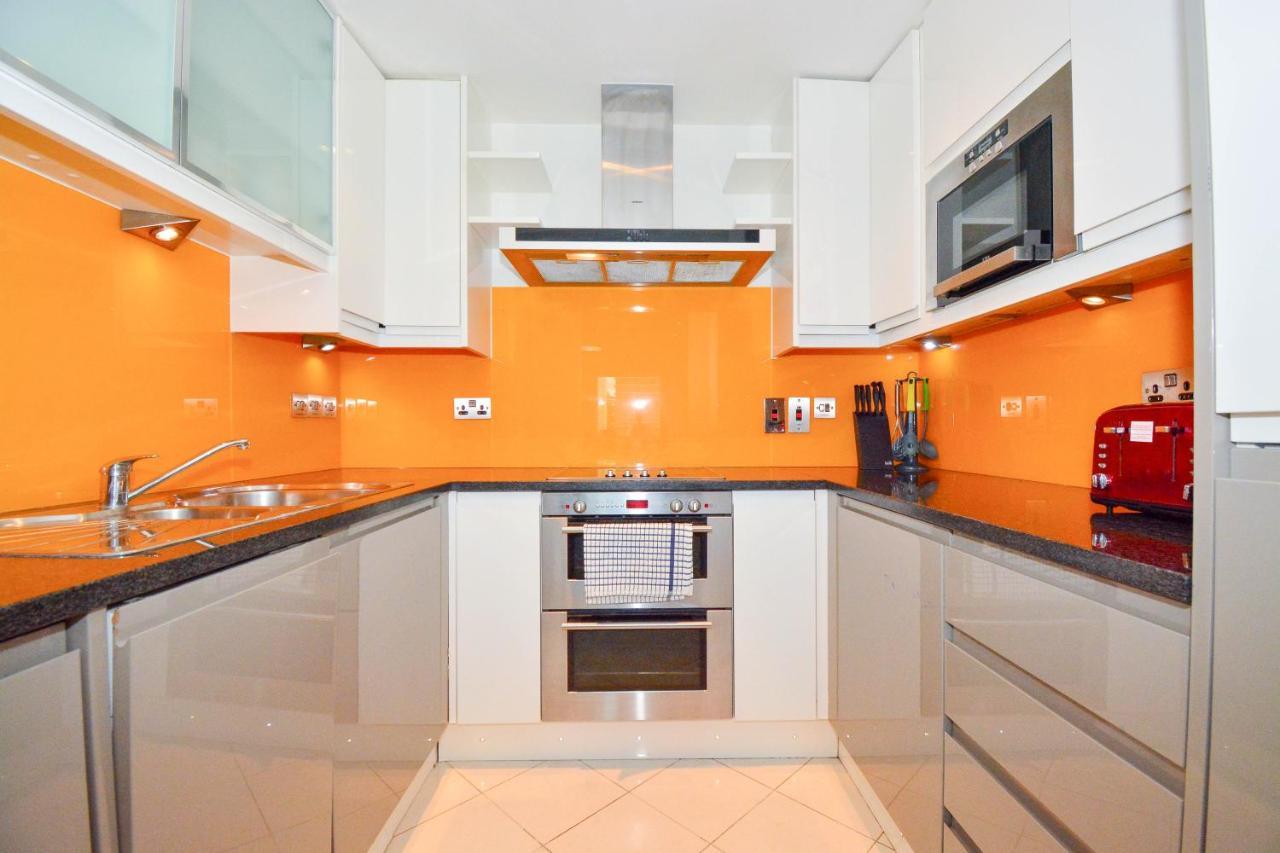 Canary Wharf - Corporate Riverside Apartments *