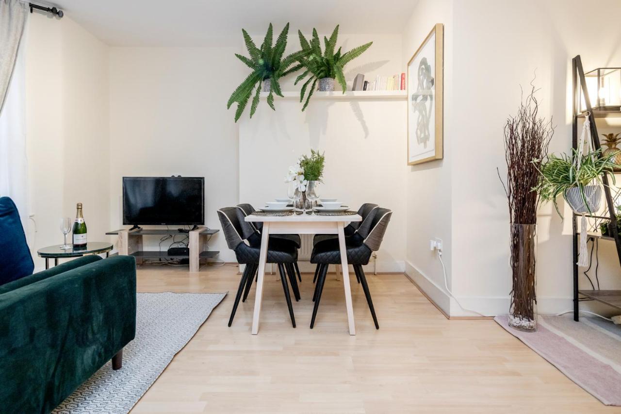 Elegant Kensington With Patio * Londra