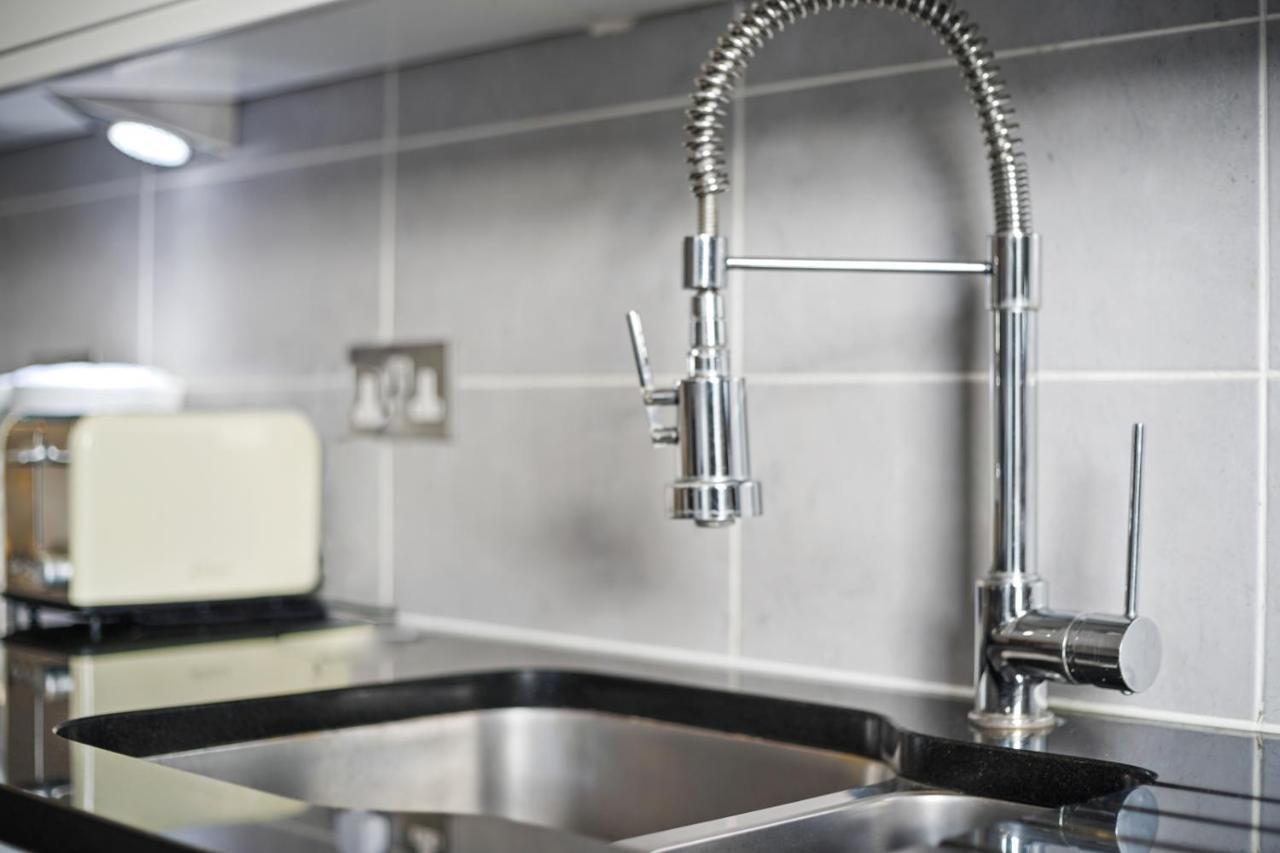 Apartment Modern In Bayswater Free Wifi & Aircon By Aparts *