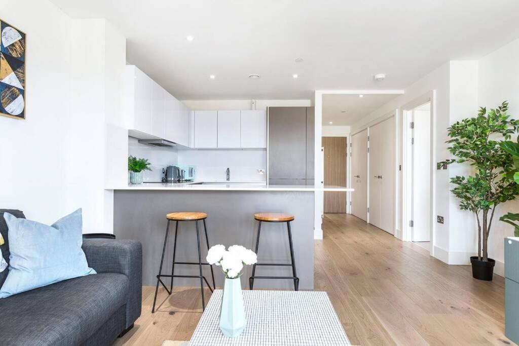 One Bedroom Modern Next To Wembley Stadium! Lägenhet London