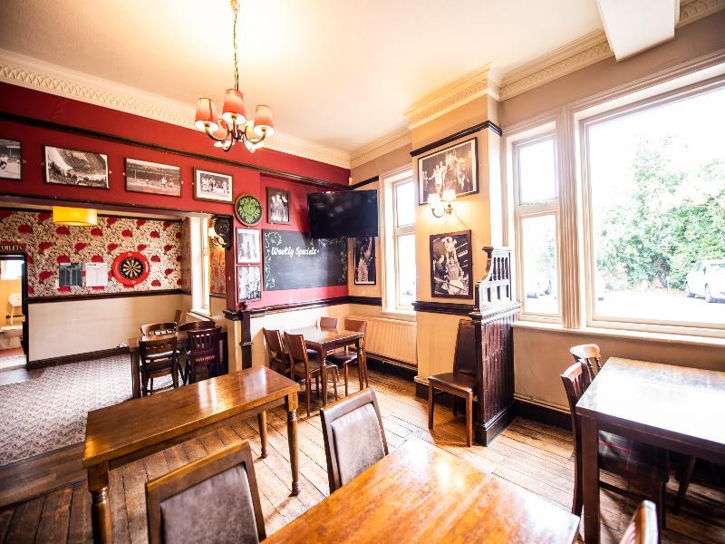 Oyo The Man Pub And Hotel