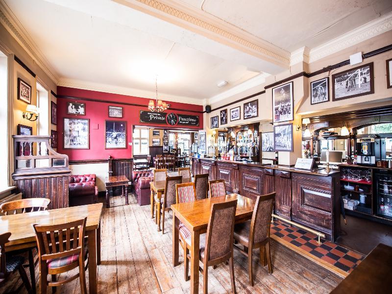 Oyo The Man Pub And