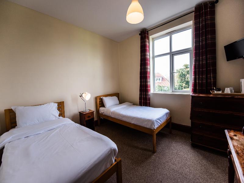 Oyo The Man Pub And Hotel 3*