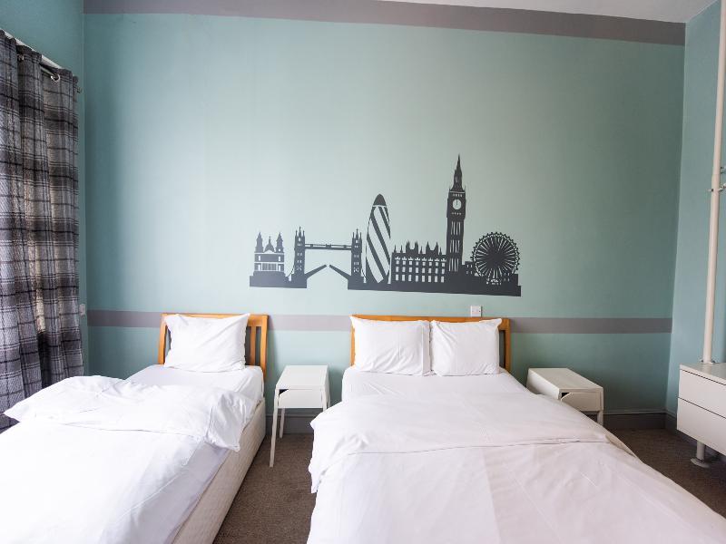Oyo The Man Pub And Hotel 3*