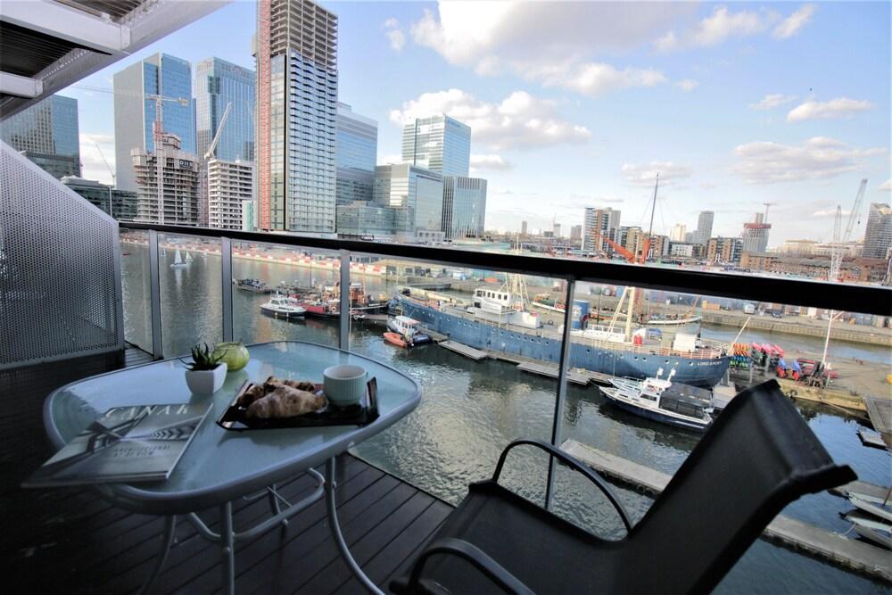 Canary Wharf Luxury River View Hotel