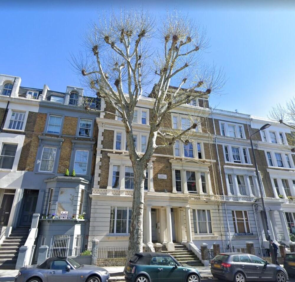 Apartment Oxford Gardens London