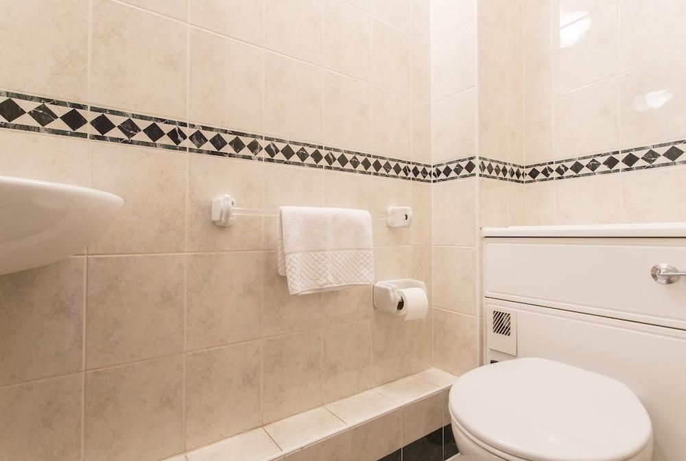 Urban Astral House 4* London