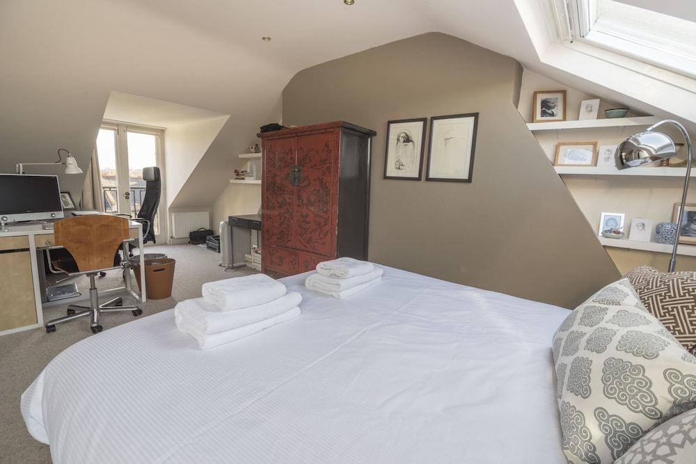 Stylish Family In Battersea Vr Hotel 4*