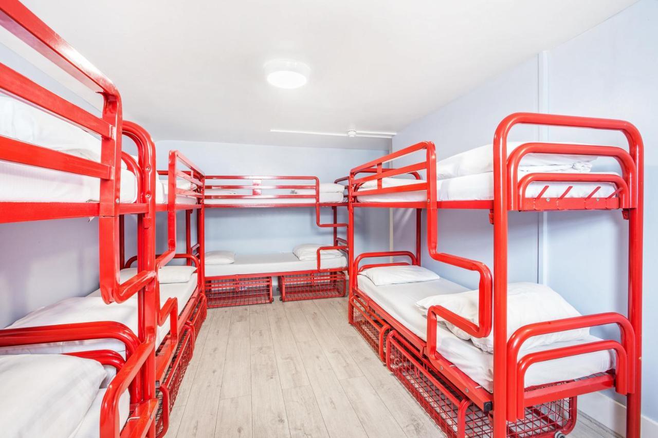 Hostel Astor Victoria *