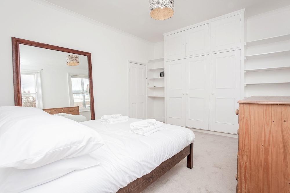 Holiday home Elegant Victorian 3-bed Near Hammersmith *