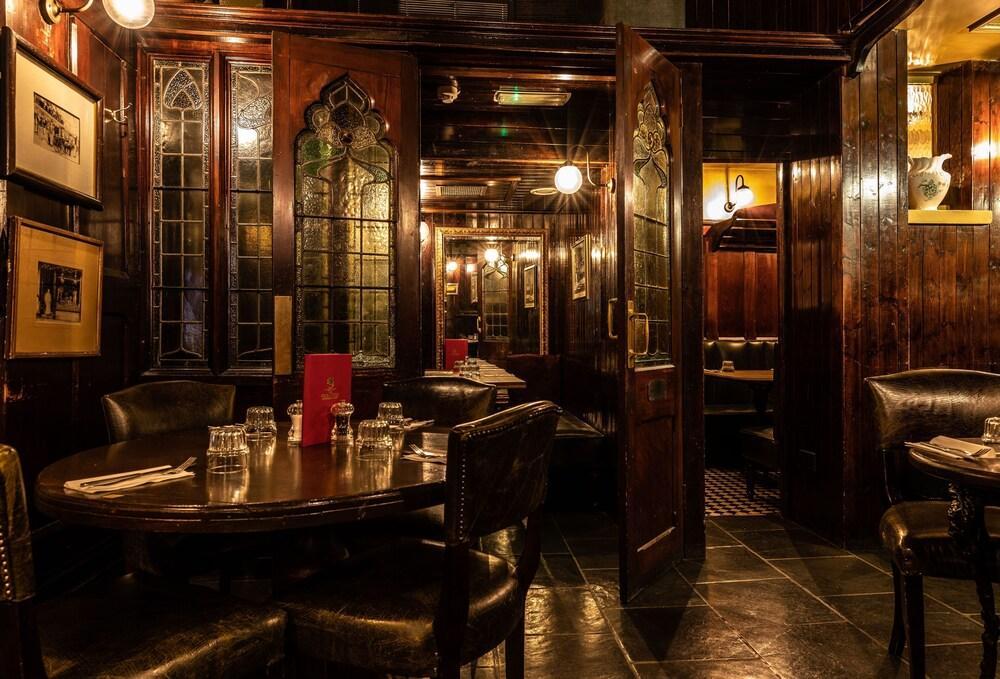 Fox And Anchor 4*