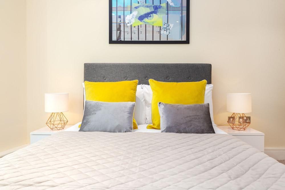 Lanterns Court By Bridgestreet Apartment