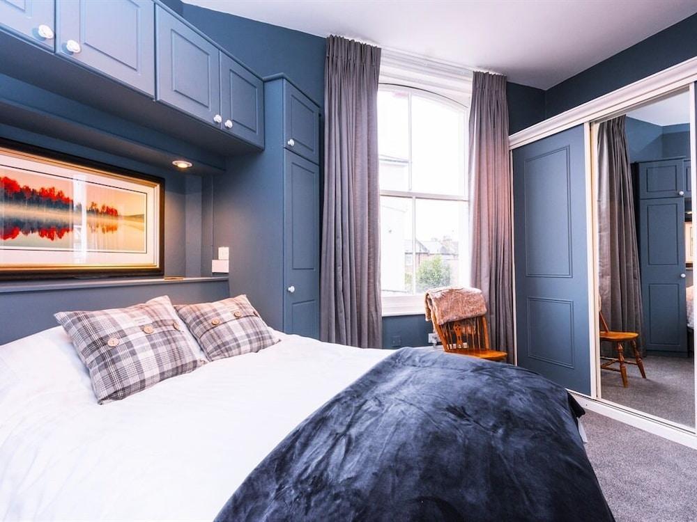 Summerfield Pub & Boutique Bed & Breakfast London