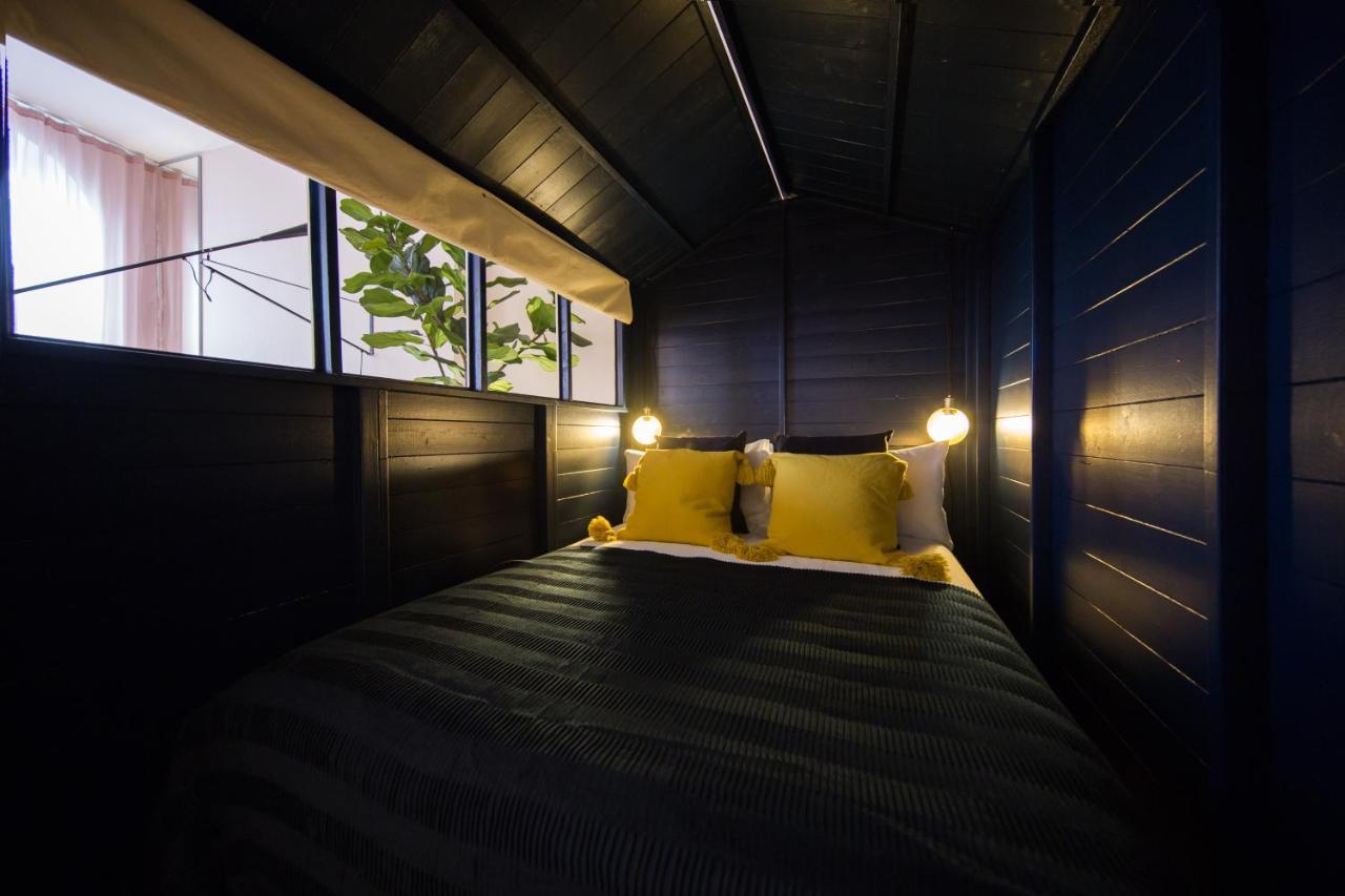 Shoreditch Loft W 100inch Cinema, Premium Mattress & Hammock, By The Design Traveller Apartment London
