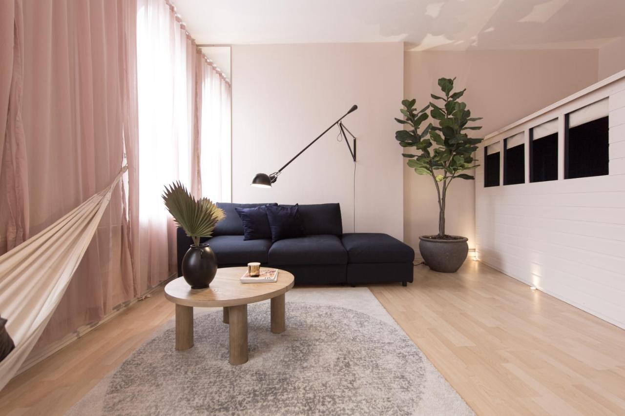 Shoreditch Loft W 100inch Cinema, Premium Mattress & Hammock, By The Design Traveller * London