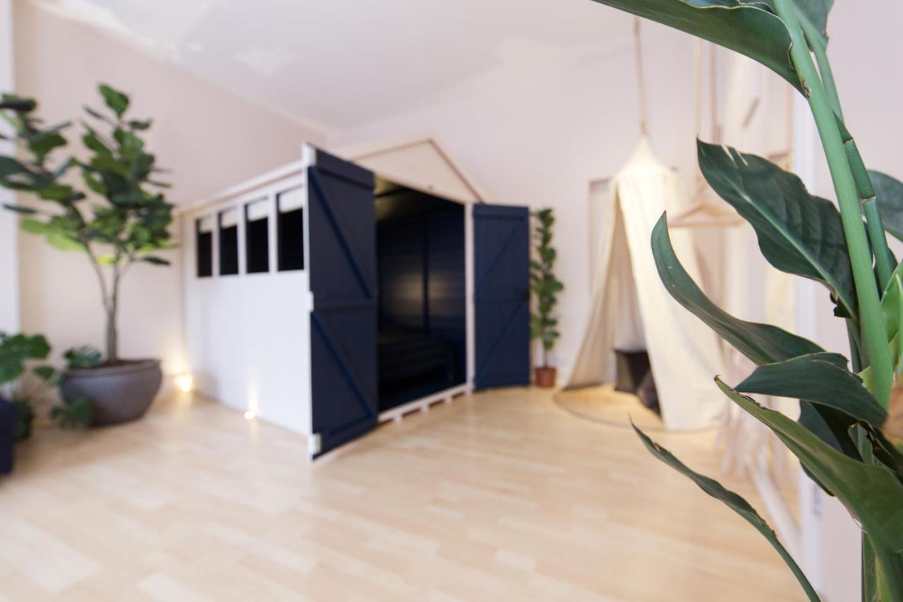 Apartment Shoreditch Loft W 100inch Cinema, Premium Mattress & Hammock, By The Design Traveller *