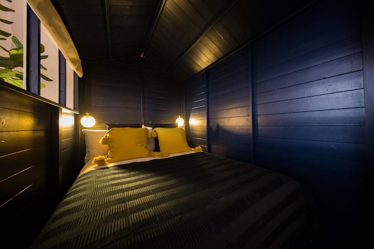 Apartment Shoreditch Loft W 100inch Cinema, Premium Mattress & Hammock, By The Design Traveller