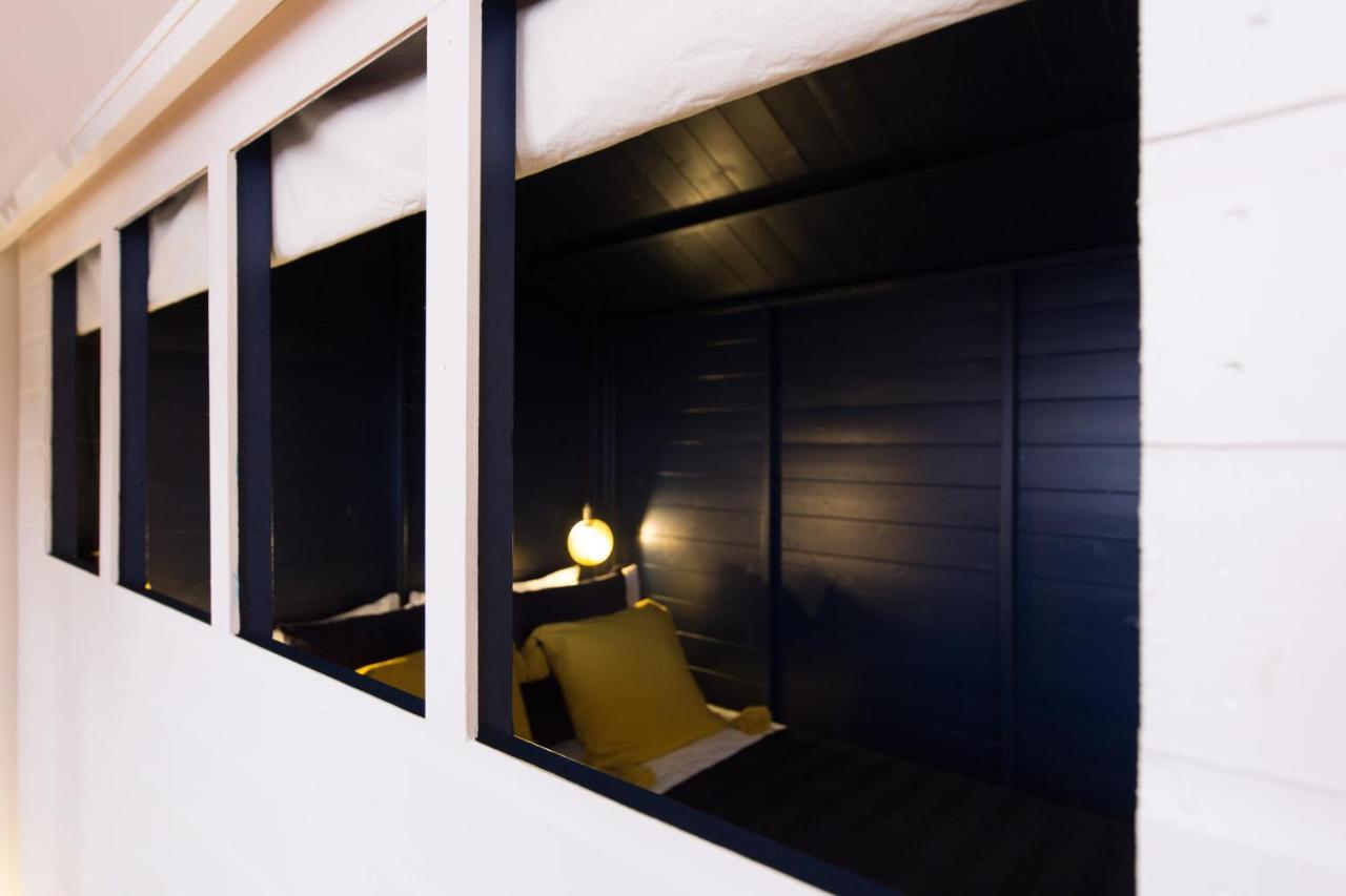 Apartment Shoreditch Loft W 100inch Cinema, Premium Mattress & Hammock, By The Design Traveller *