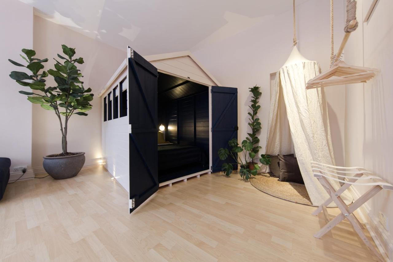 Apartment Shoreditch Loft W 100inch Cinema, Premium Mattress & Hammock, By The Design Traveller