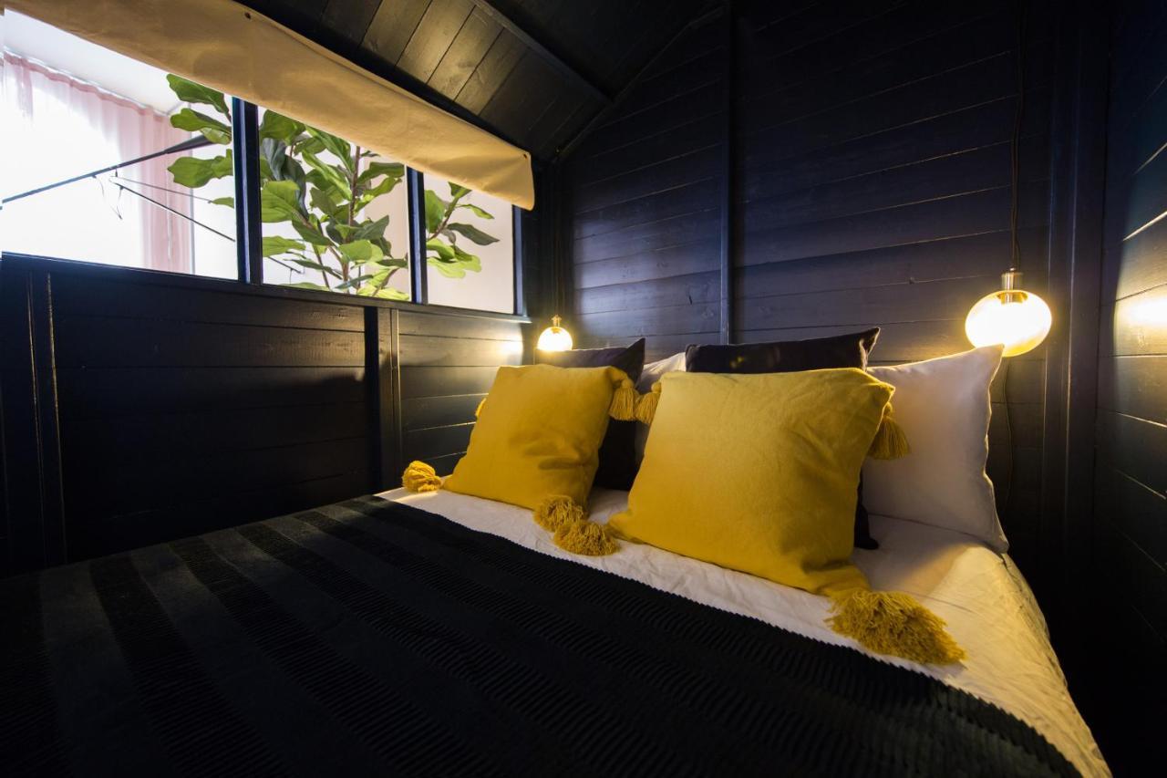 Shoreditch Loft W 100inch Cinema, Premium Mattress & Hammock, By The Design Traveller Apartment *