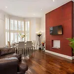 Battersea Apt At Louvaine Road