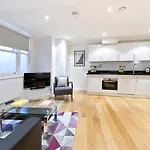 Red Lion Court By City2Stay