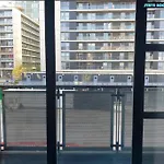 80S Retro 1Bed Studio Serviced Apartment Canary Wharf Perfect For Solo & Couple Travellers