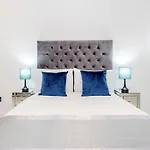 Oxford Street 2 Bed Apartment